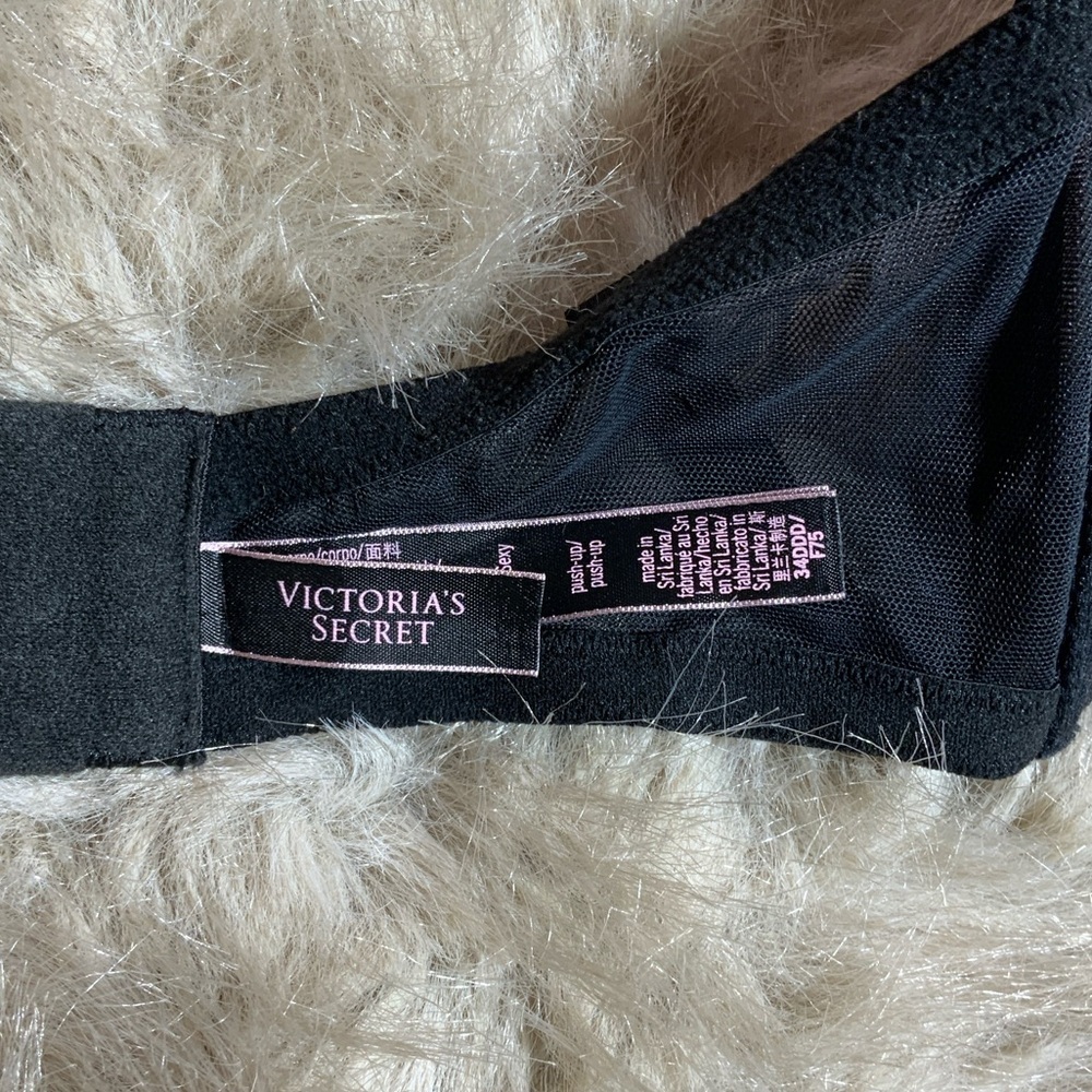 Victoria's Secret Elegant Black Lace Bra - Picture 2 of 9